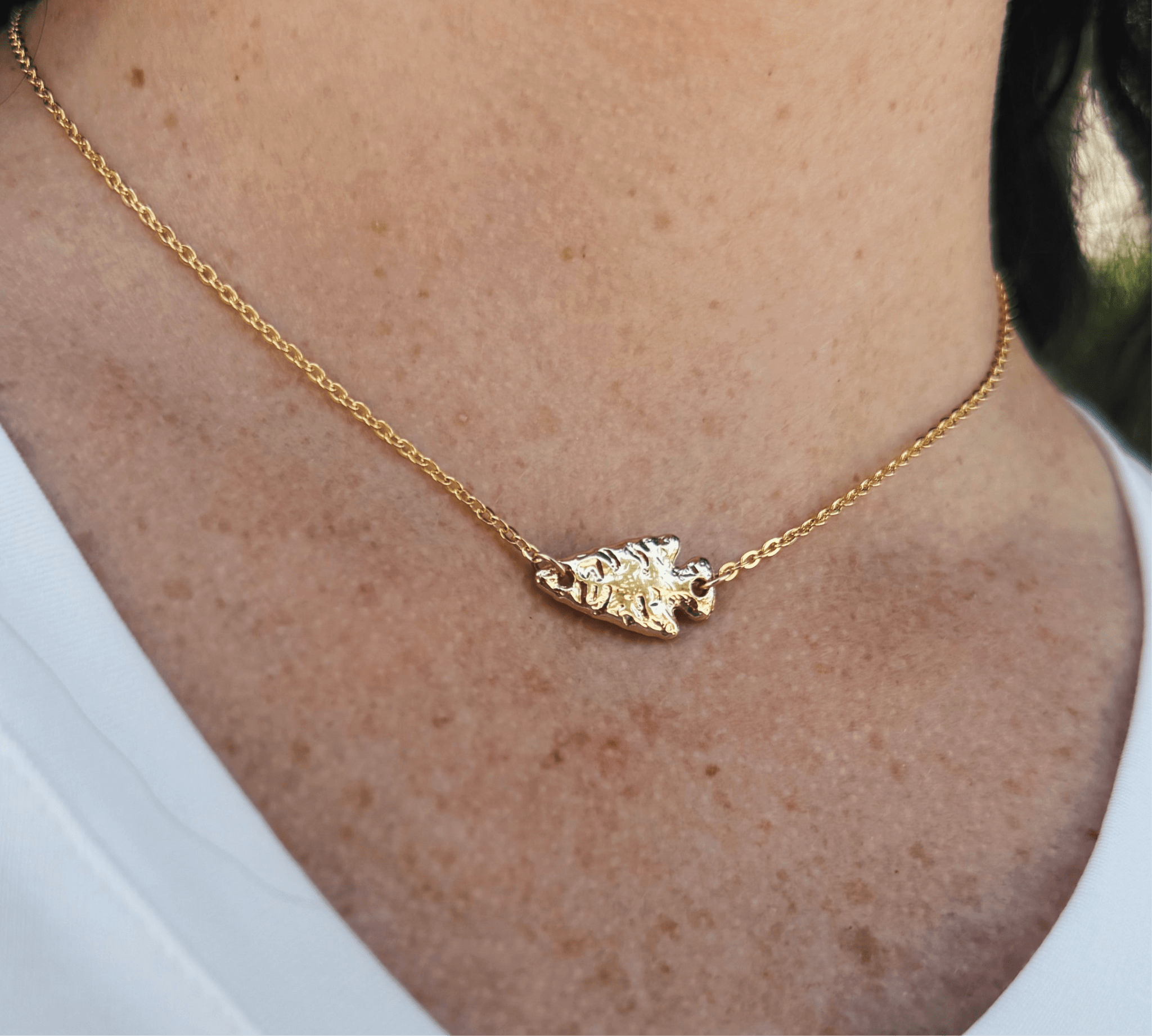 Horizontal Arrowhead (Hammered) Dainty Necklace - Amelia's Boutique
