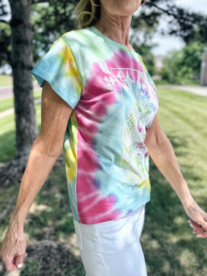 Queen of Sparkles Tie Dye Queen Face Card Tee