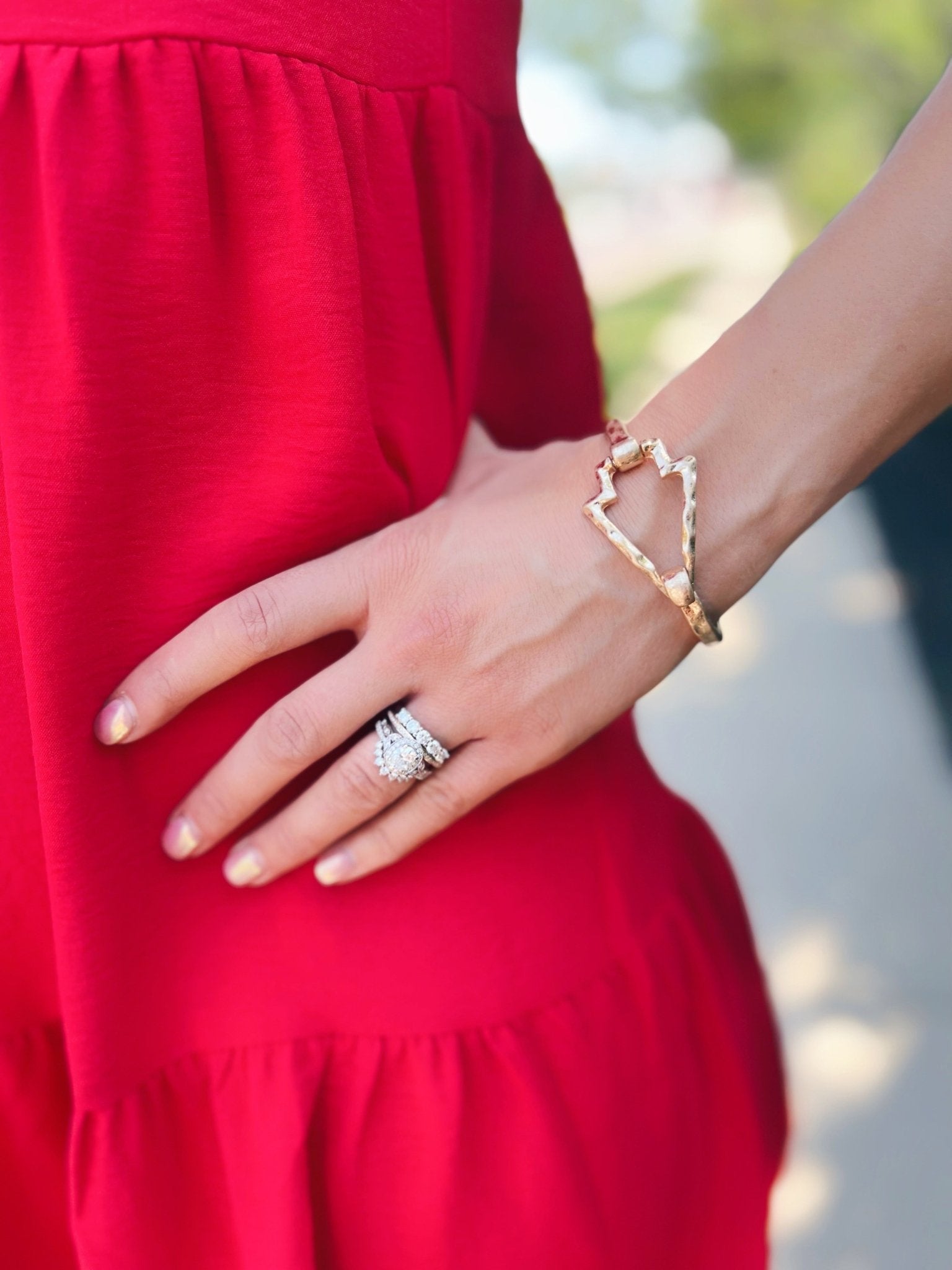 Hammered Arrowhead Bracelet in Gold - Amelia's Boutique